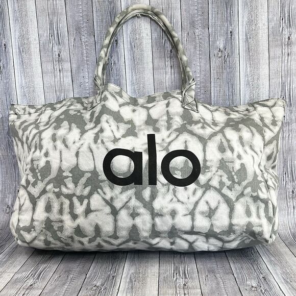 Alo Yoga Handbags - Alo Yoga Bag Size One Size Gray Super Shopper Tote Gym Bag Travel Bag